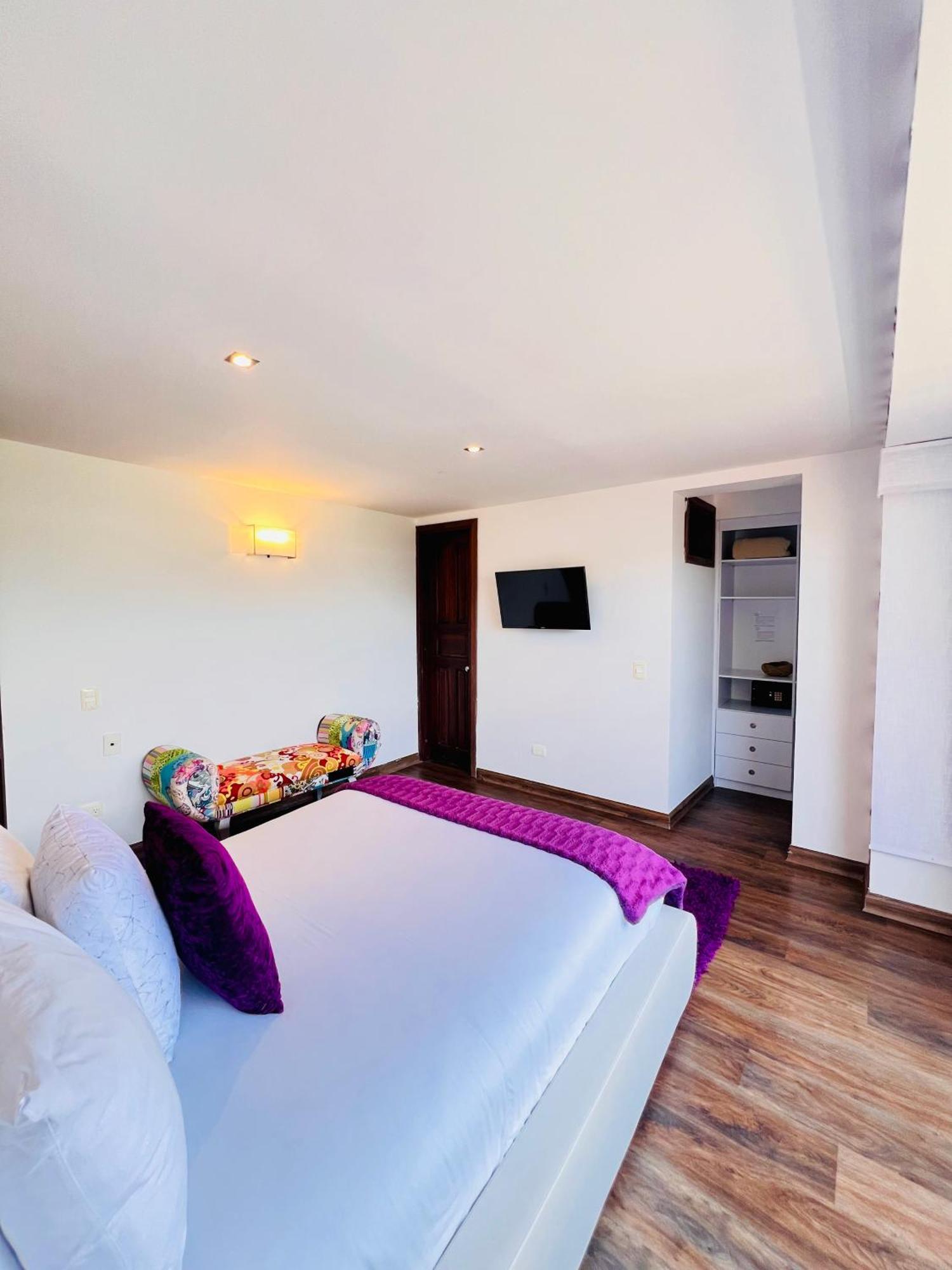 Hotel Reserva Monarca ซาเลนโต ภายนอก รูปภาพ