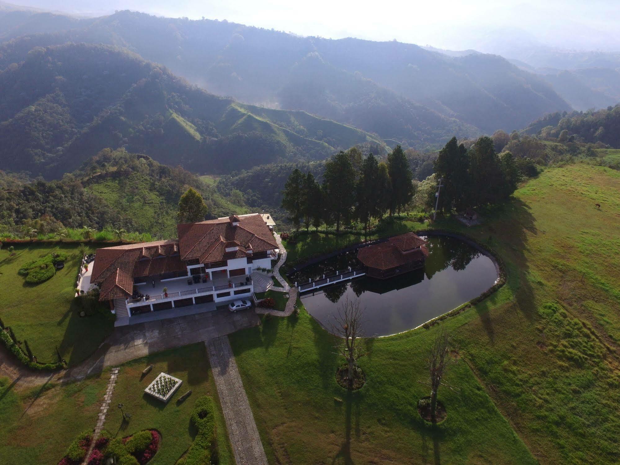 Hotel Reserva Monarca ซาเลนโต ภายนอก รูปภาพ